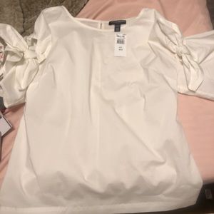 A pea in the pod white top